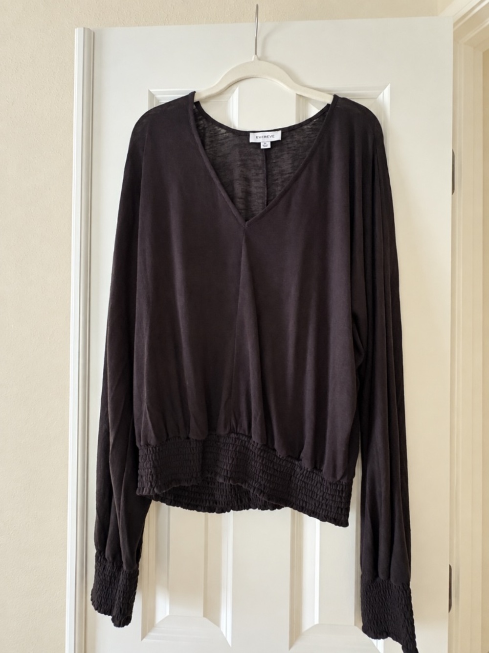 Evereve Black V-Neck Smocked Waist Long Sleeve Top XL